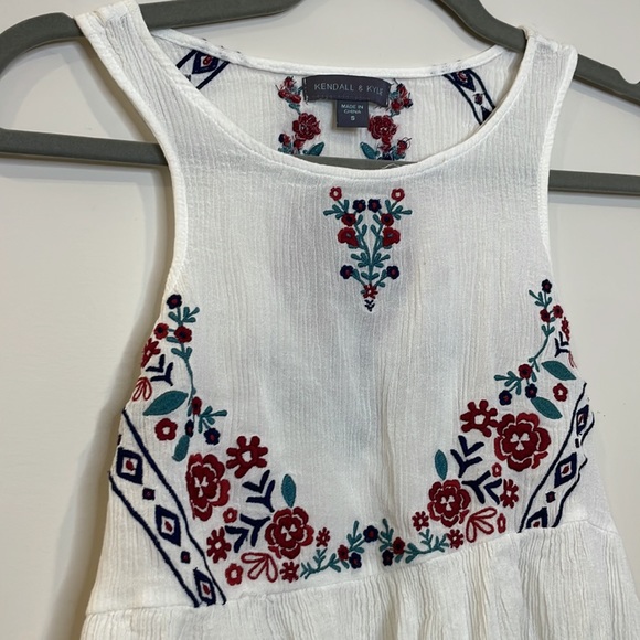 White tank top - Picture 4 of 5